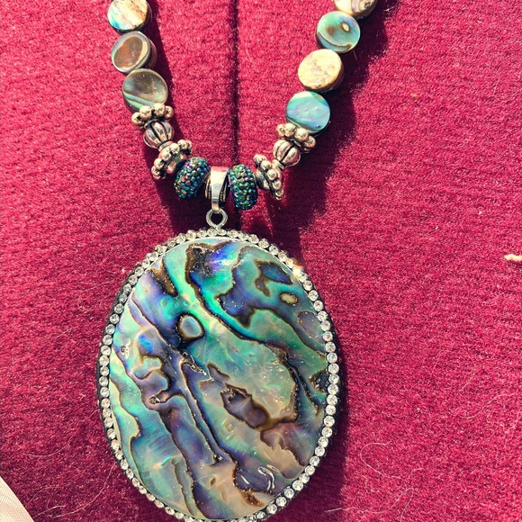 Genuine abalone shell pendant - Picture 1 of 3